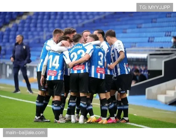 斯特拉斯堡终结里昂13连胜 三中卫体系有效限制对手进攻